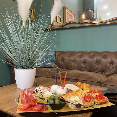 B&B Caffe Retro' Cisterna di Latina Eksteriør billede