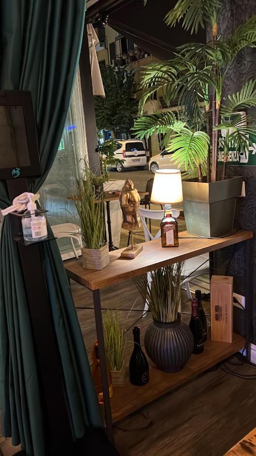 B&B Caffe Retro' Cisterna di Latina Eksteriør billede